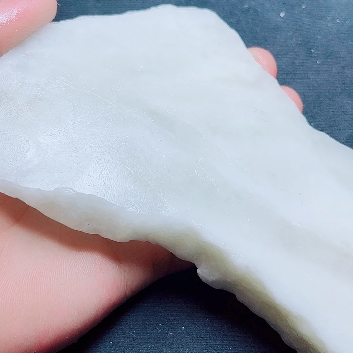 和田玉（糖玉）未镶嵌珠宝奇石