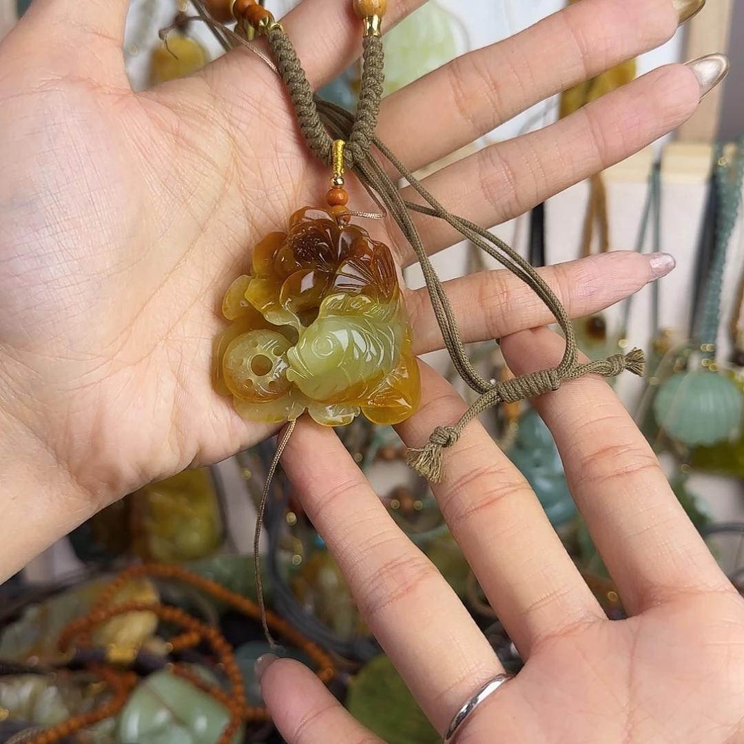 小***碟蛇纹石玉未镶嵌颈饰