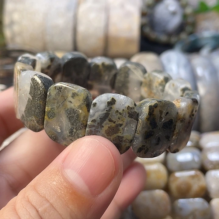 未镶嵌手链硅化珊瑚（珊瑚玉）