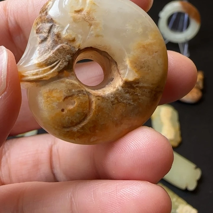 和田玉（糖玉）颈饰未镶嵌他**石