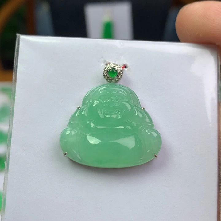 颈饰18K金镶嵌翡翠