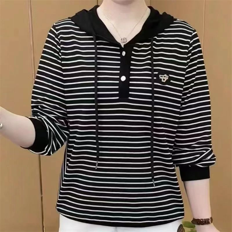 休闲春秋长袖T恤女士连帽条纹百搭宽松大码减龄卫衣女薄款妈妈装