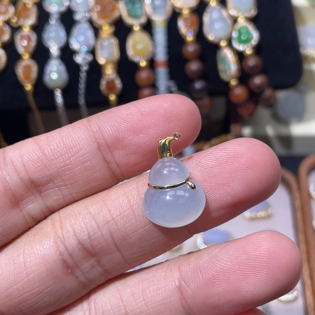 翡翠18K金镶嵌颈饰