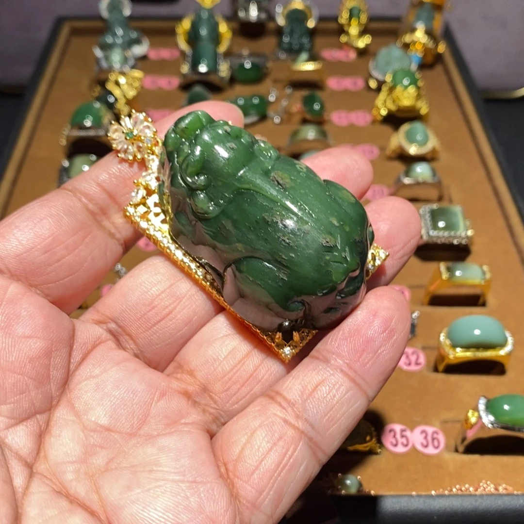 泉***）和田玉（碧玉）未镶嵌颈饰