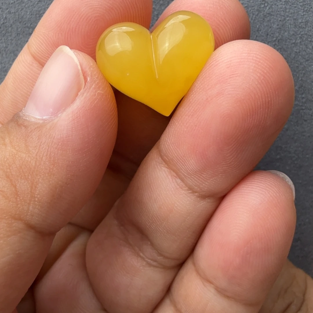 未镶嵌琥珀珠宝奇石