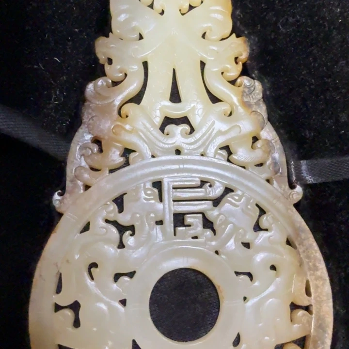 用***6和田玉未镶嵌车挂