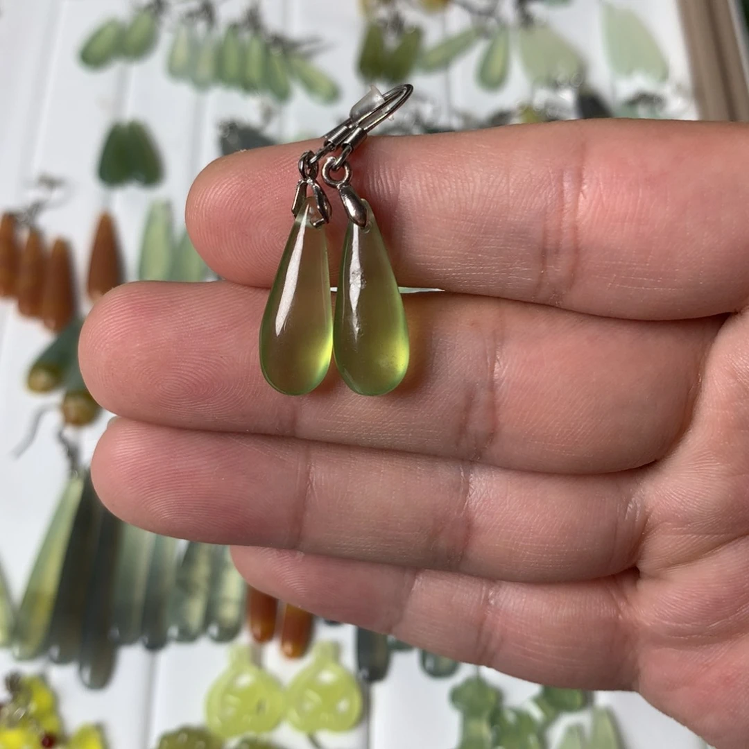 蛇纹石玉耳环未镶嵌