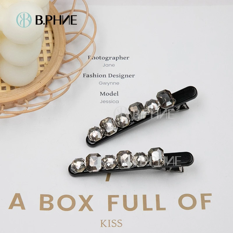 B.【贝菲】黑色一字满钻压夹气质简约