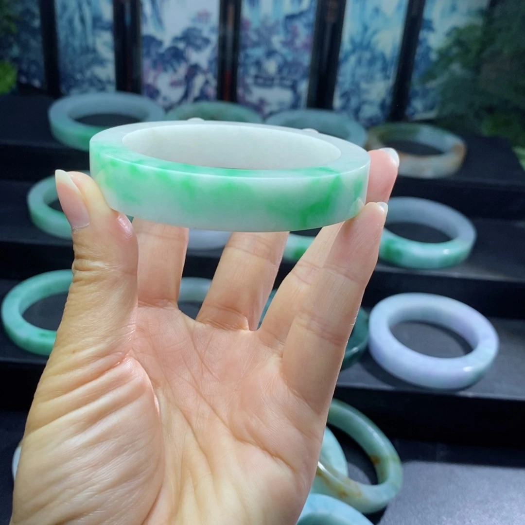 未镶嵌手镯定制翡翠