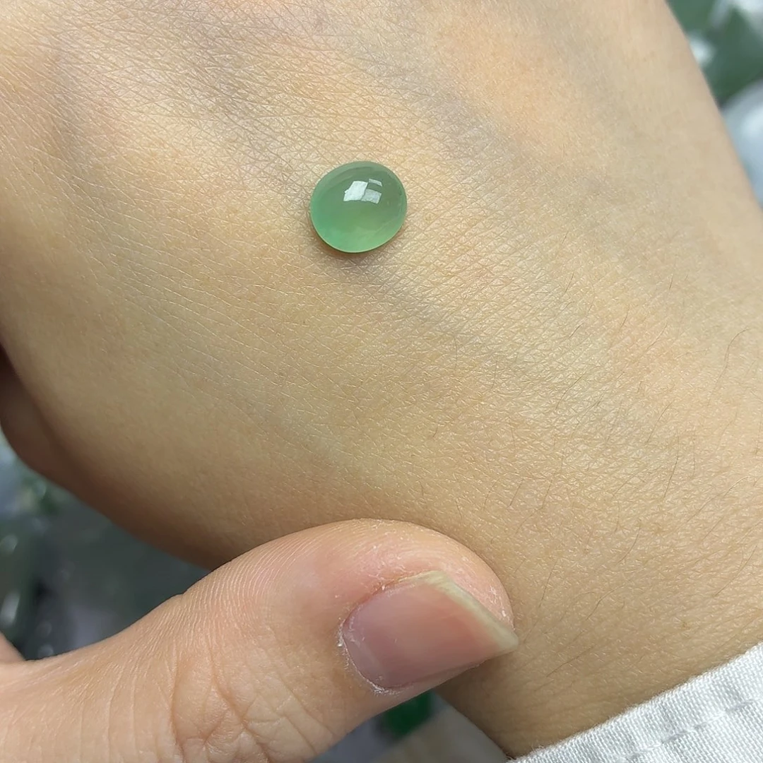 翡翠未镶嵌颈饰绿蛋