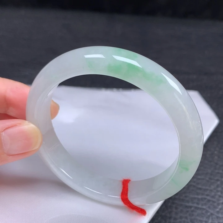 翡翠未镶嵌手镯