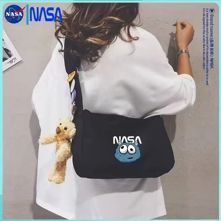 NASA联名美国潮牌斜挎包女2024新款休闲胸包百搭大容量单肩包包男