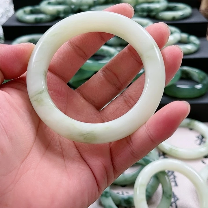 【闪购商品】透闪石-蛇纹石玉未镶嵌手镯雾*
