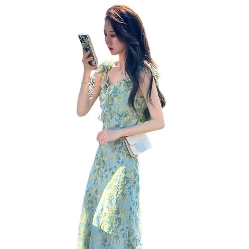 茶歇法式小飞袖碎花连衣裙女2025春季新款海边度假无袖气质长裙子