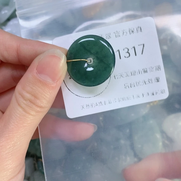 翡翠颈饰未镶嵌翡翠
