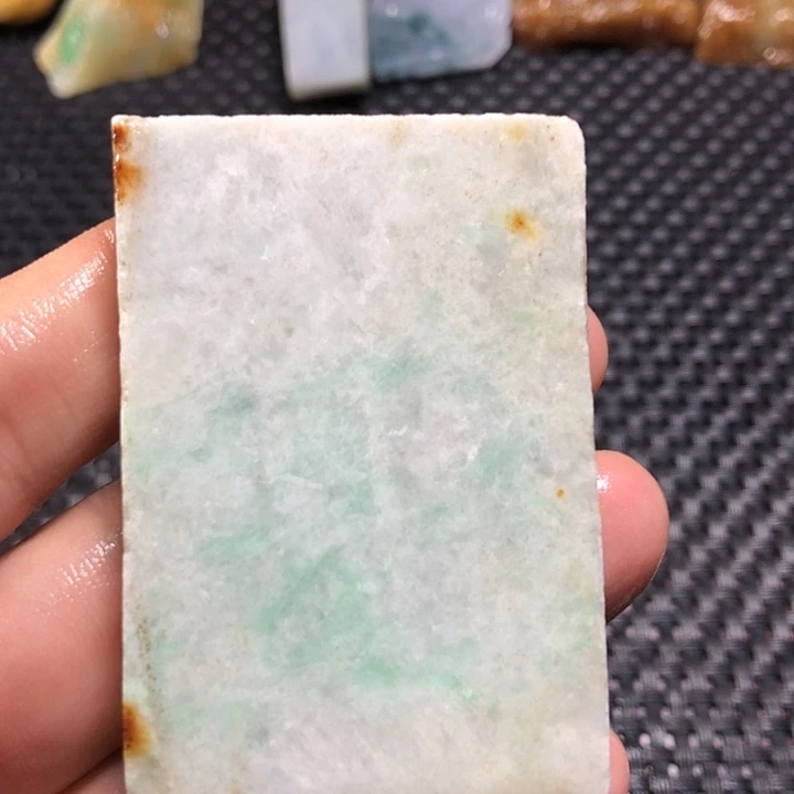 翡翠颈饰未镶嵌缅甸翡翠飘绿片料