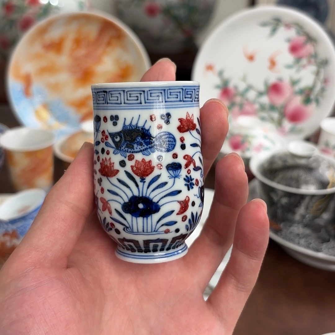 木***c青花釉里红鱼藻纹凯恩杯