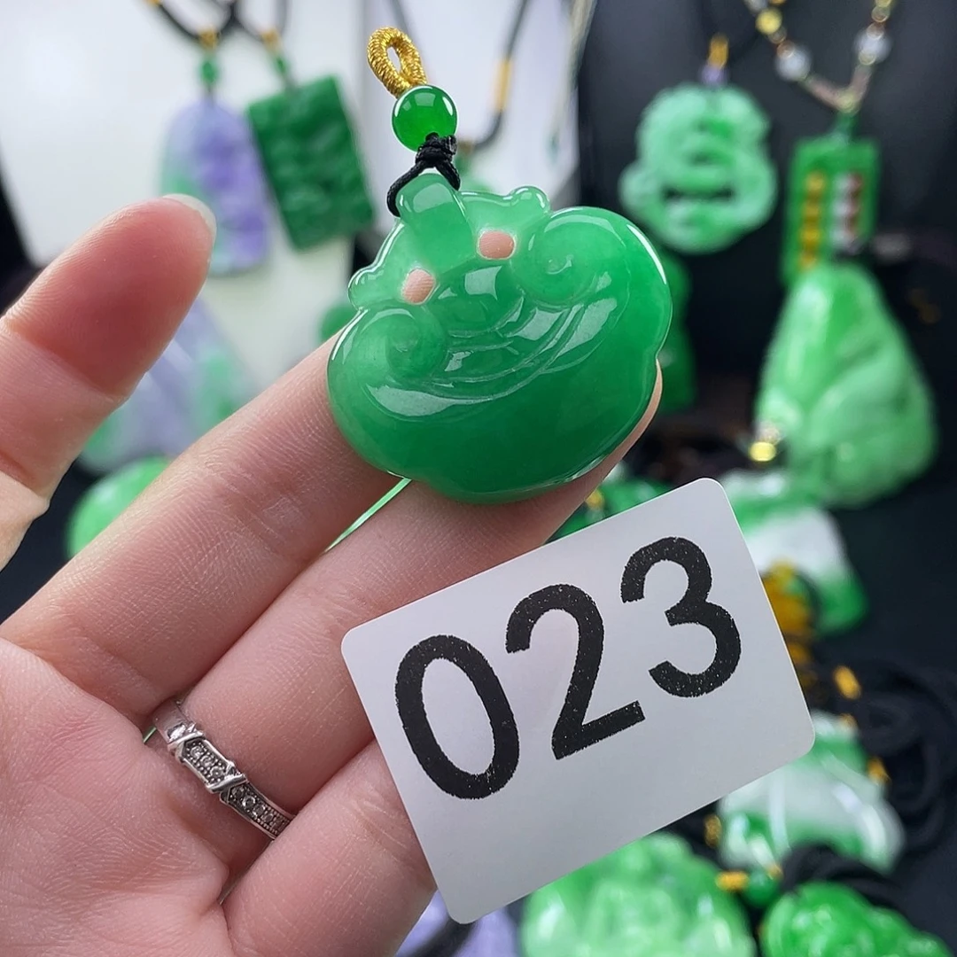 翡翠未镶嵌吊坠(赠链)