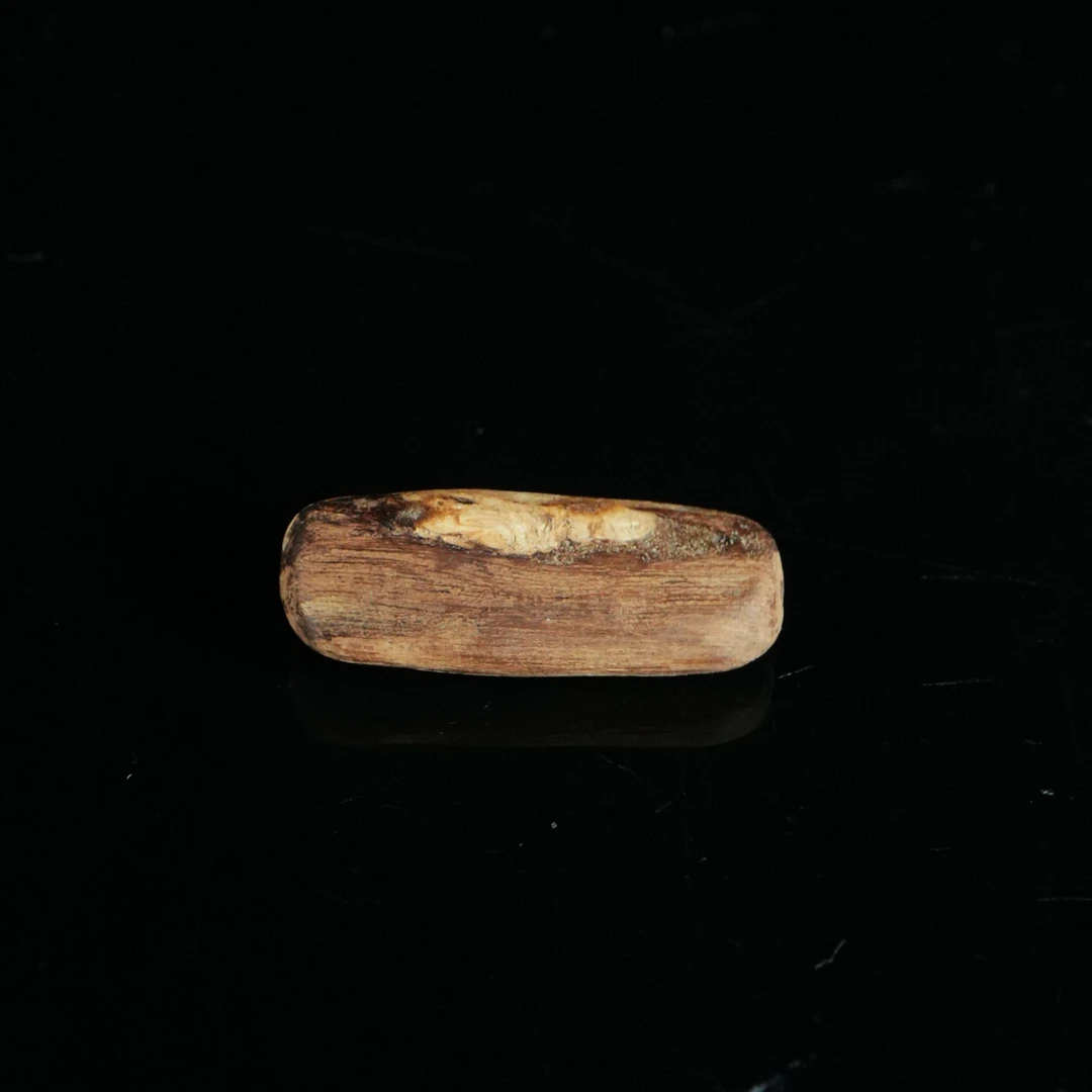 694 印尼坤甸黄油瘤疤沉香素牌 1.41x0.95x3.49cm  1.7g