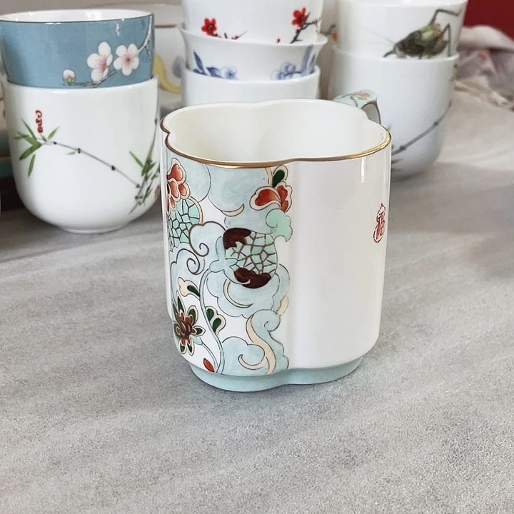 手绘笑口常开杯。