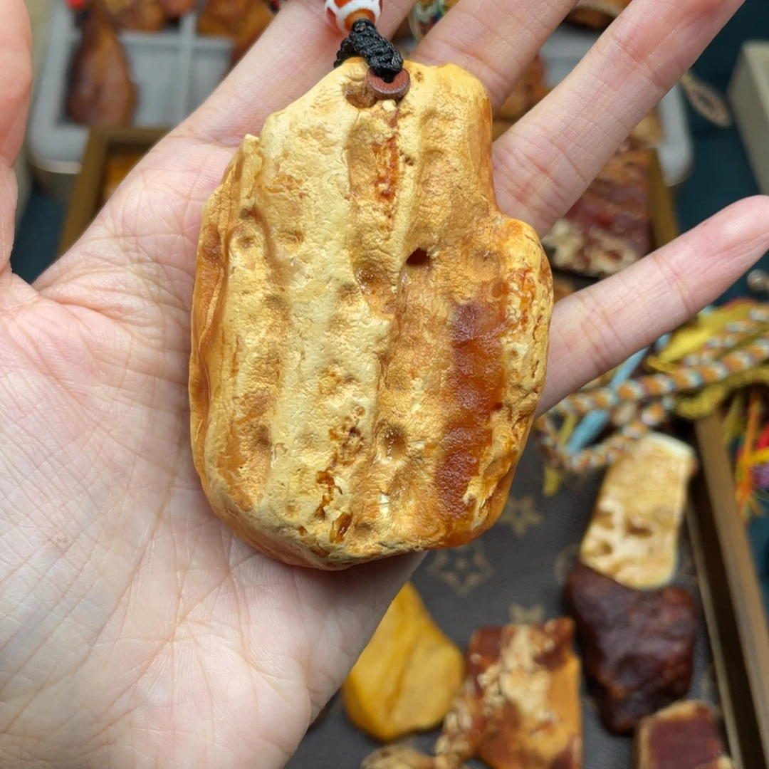 金***土琥珀未镶嵌珠宝奇石