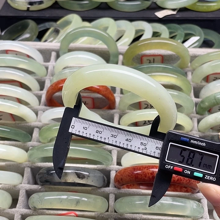 未镶嵌蛇纹石玉手镯38