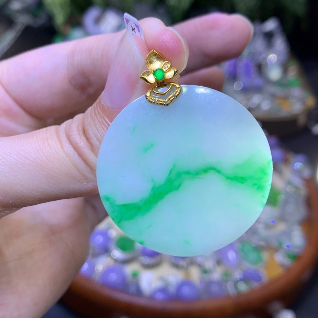 颈饰18K金镶嵌翡翠