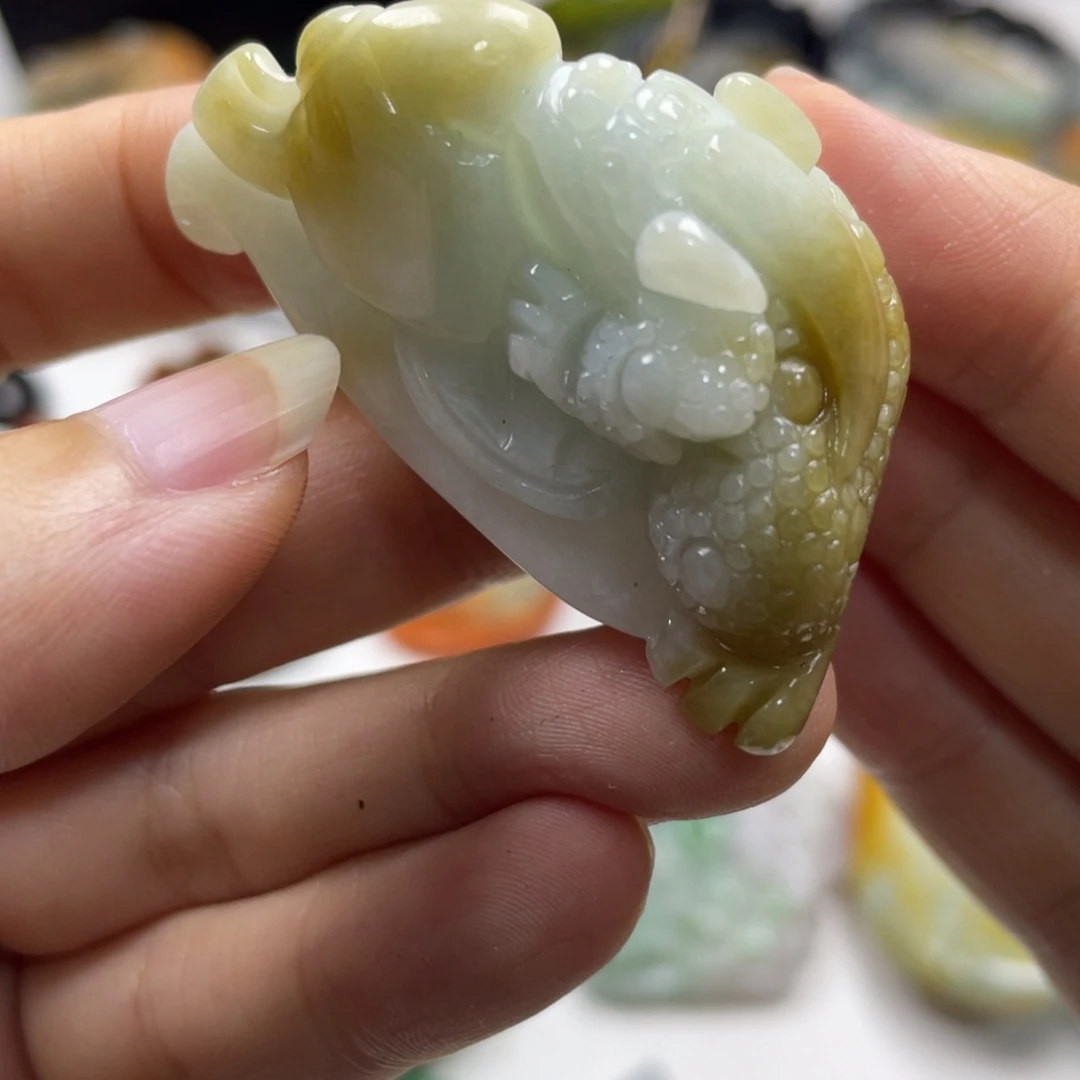 翡翠未镶嵌颈饰牌子