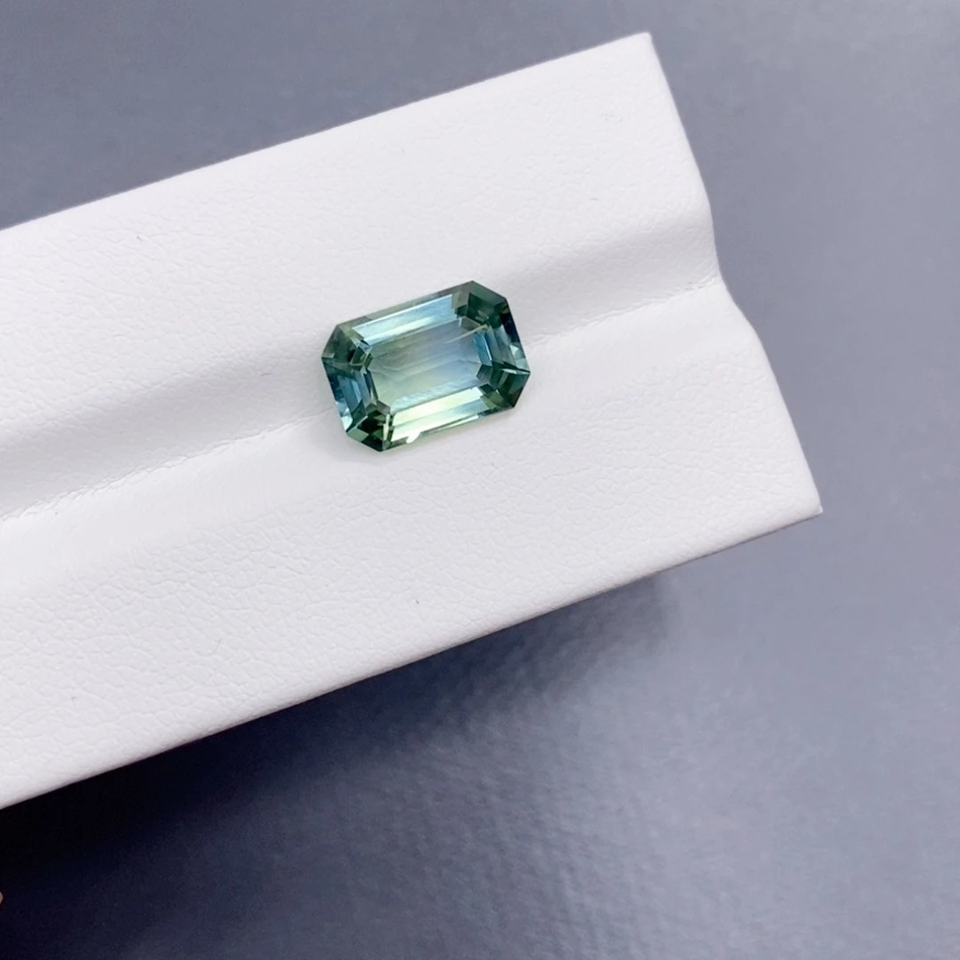 蓝宝石裸石未镶嵌5.11克拉