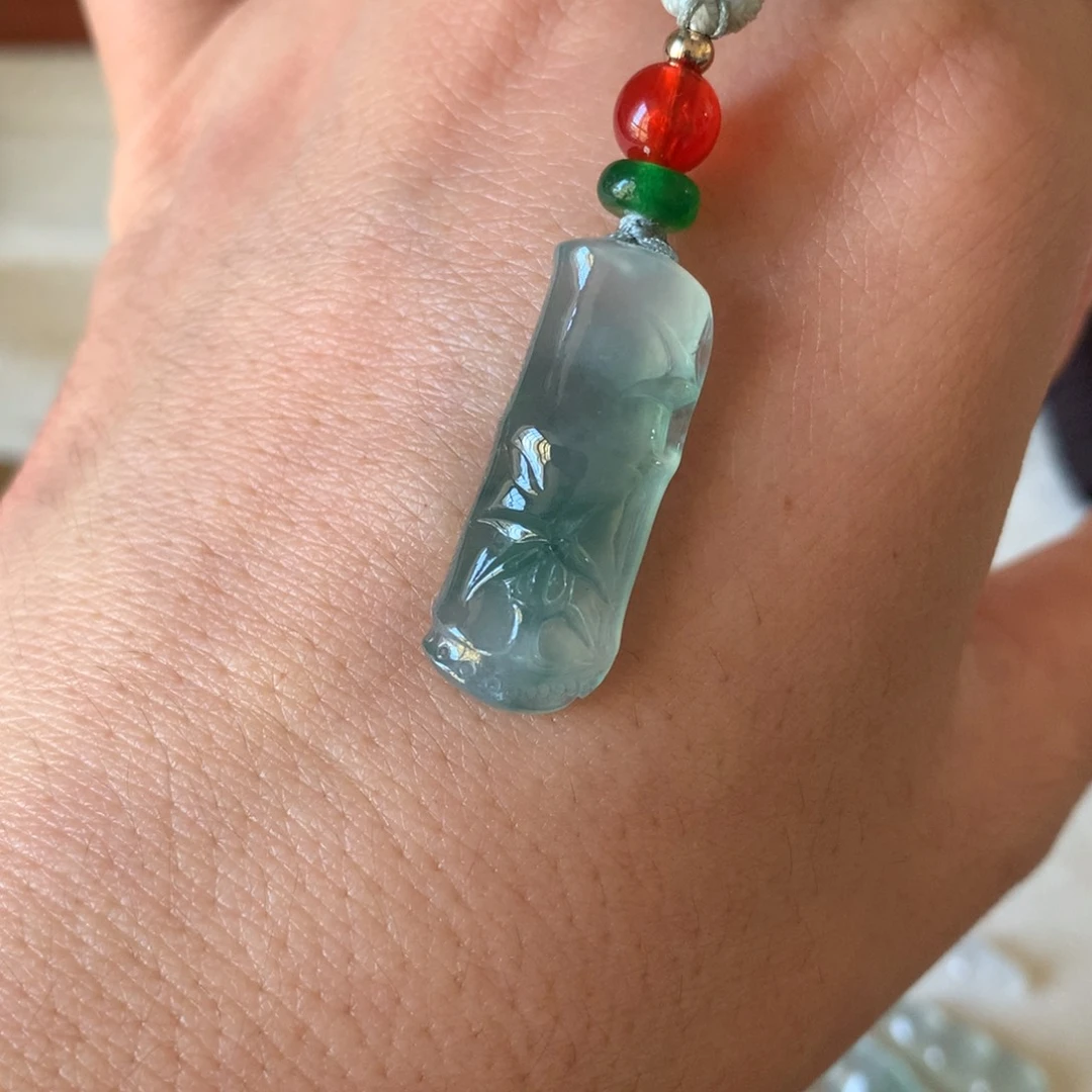 翡翠未镶嵌颈饰01