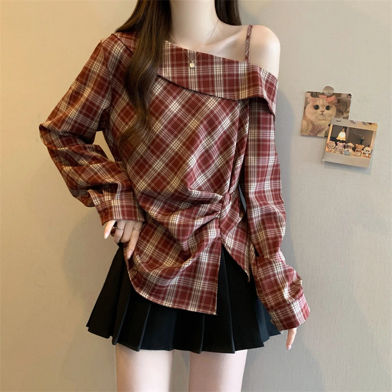 大码胖mm纯欲风斜领露肩长袖衬衫女收腰褶皱不规则气质格子上衣潮