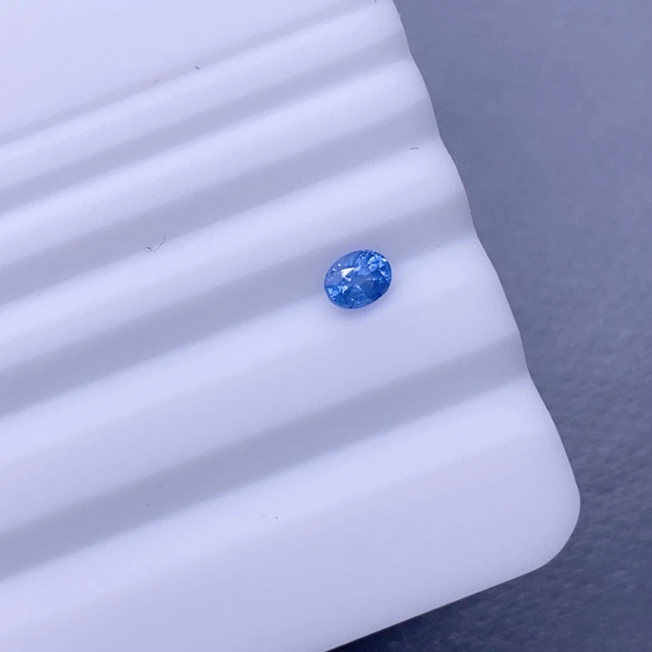 蓝宝石裸石未镶嵌