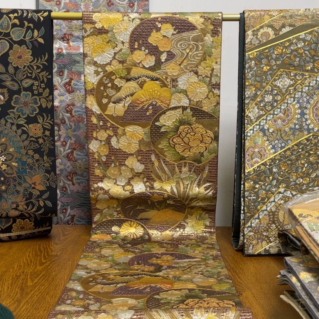 织绣织锦工作人员