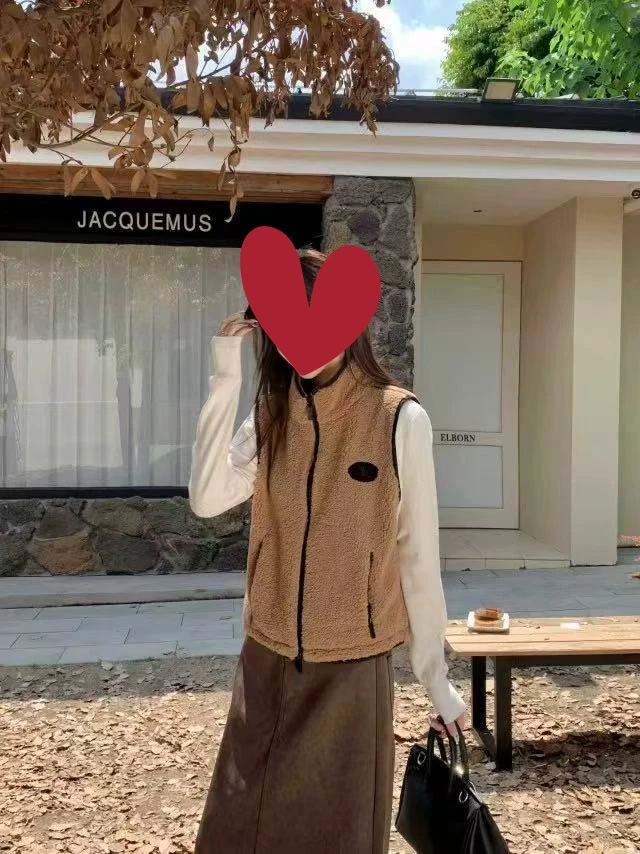 2025年秋冬季新款仿羊羔毛皮毛一体马甲女时尚百搭休闲设计感上衣