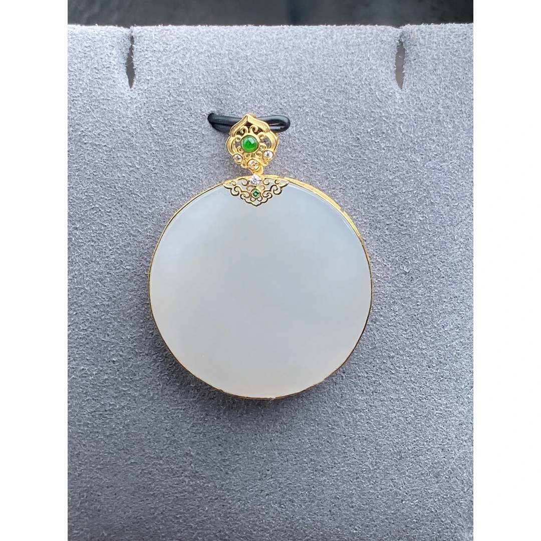 18k金镶和田玉白玉圆平安无事牌吊坠