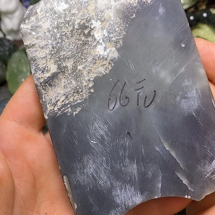 芬***妮岫玉未镶嵌岫玉颈饰