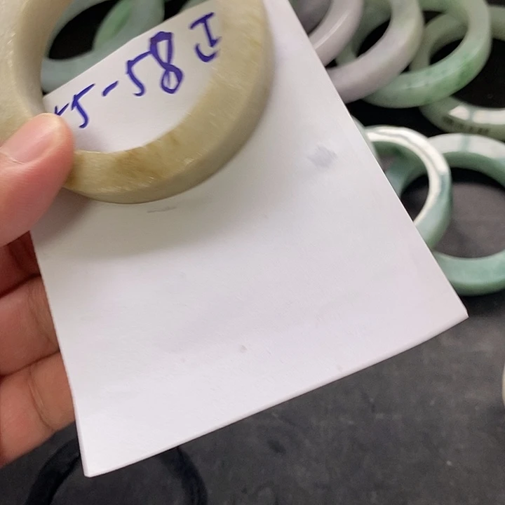 涂***头未镶嵌手镯翡翠57，正