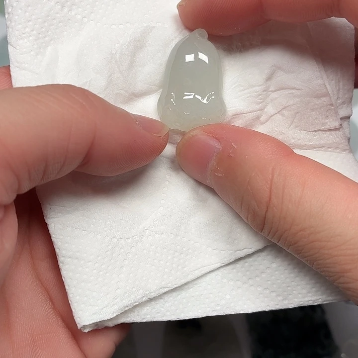 翡翠未镶嵌颈饰莲蓬