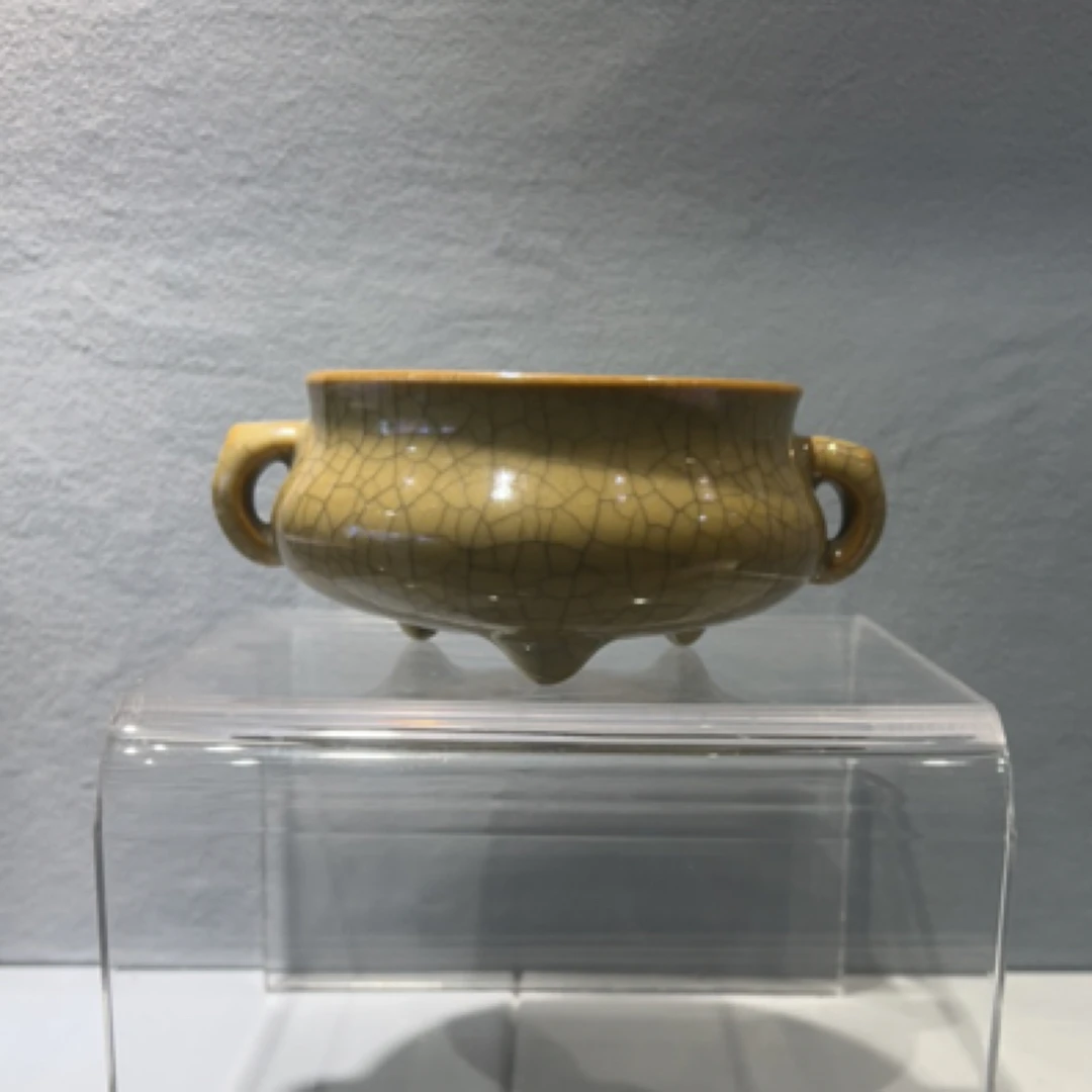 黄釉双耳三足香炉