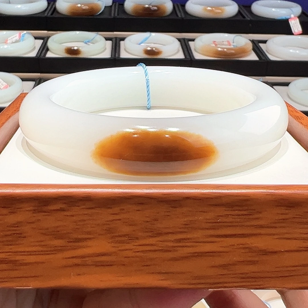 和田玉（糖玉）未镶嵌手镯