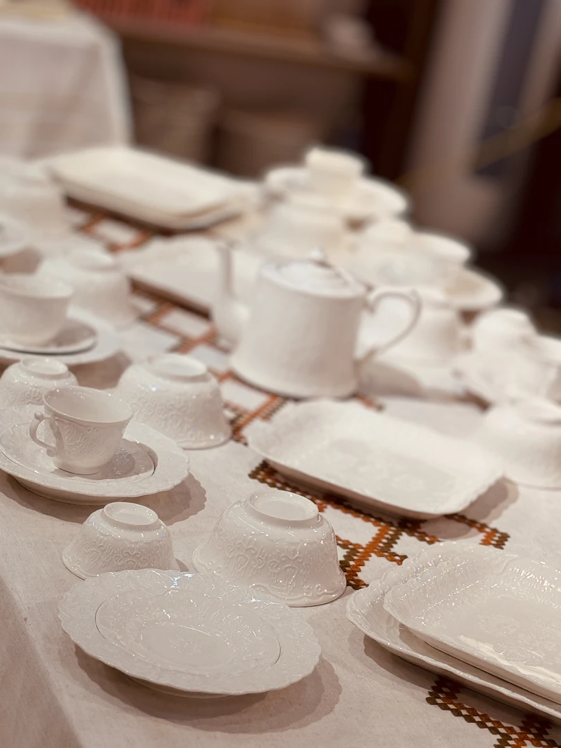 原创艾特莱斯浮雕57头餐具套装