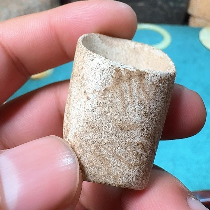 和田玉（糖玉）颈饰未镶嵌朱****维