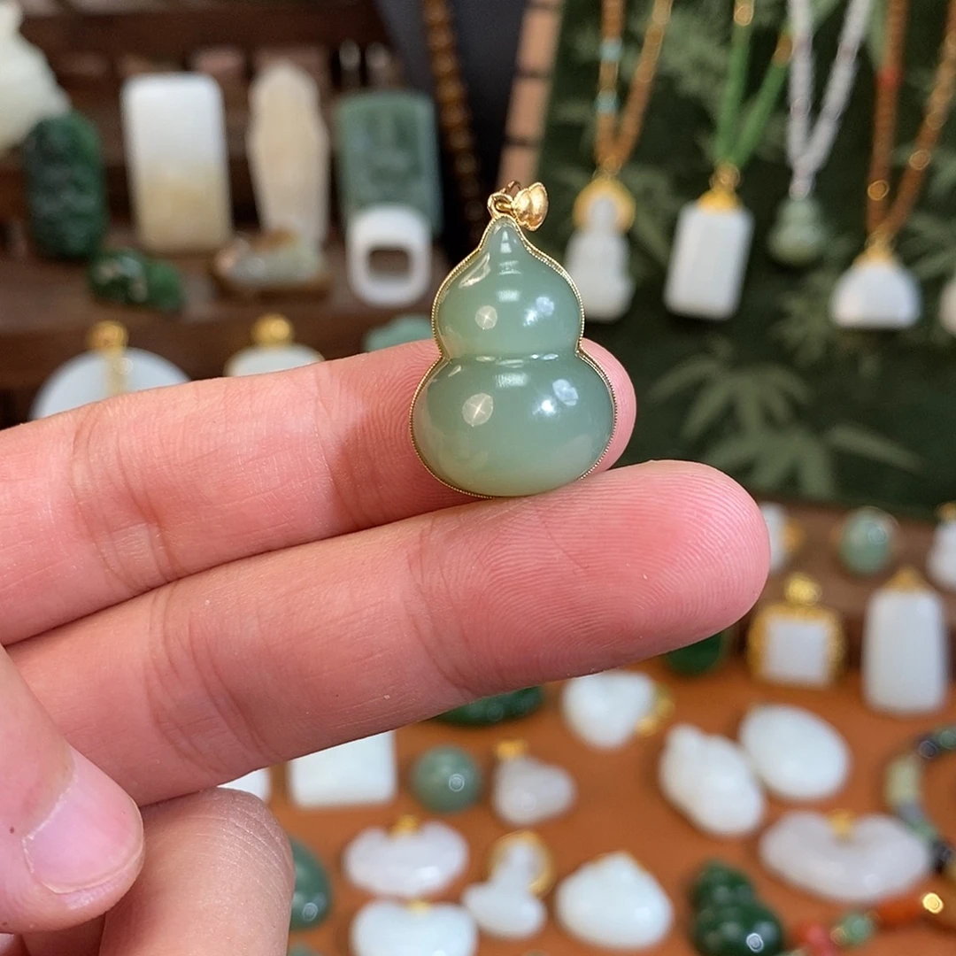 和田玉18K金镶嵌颈饰