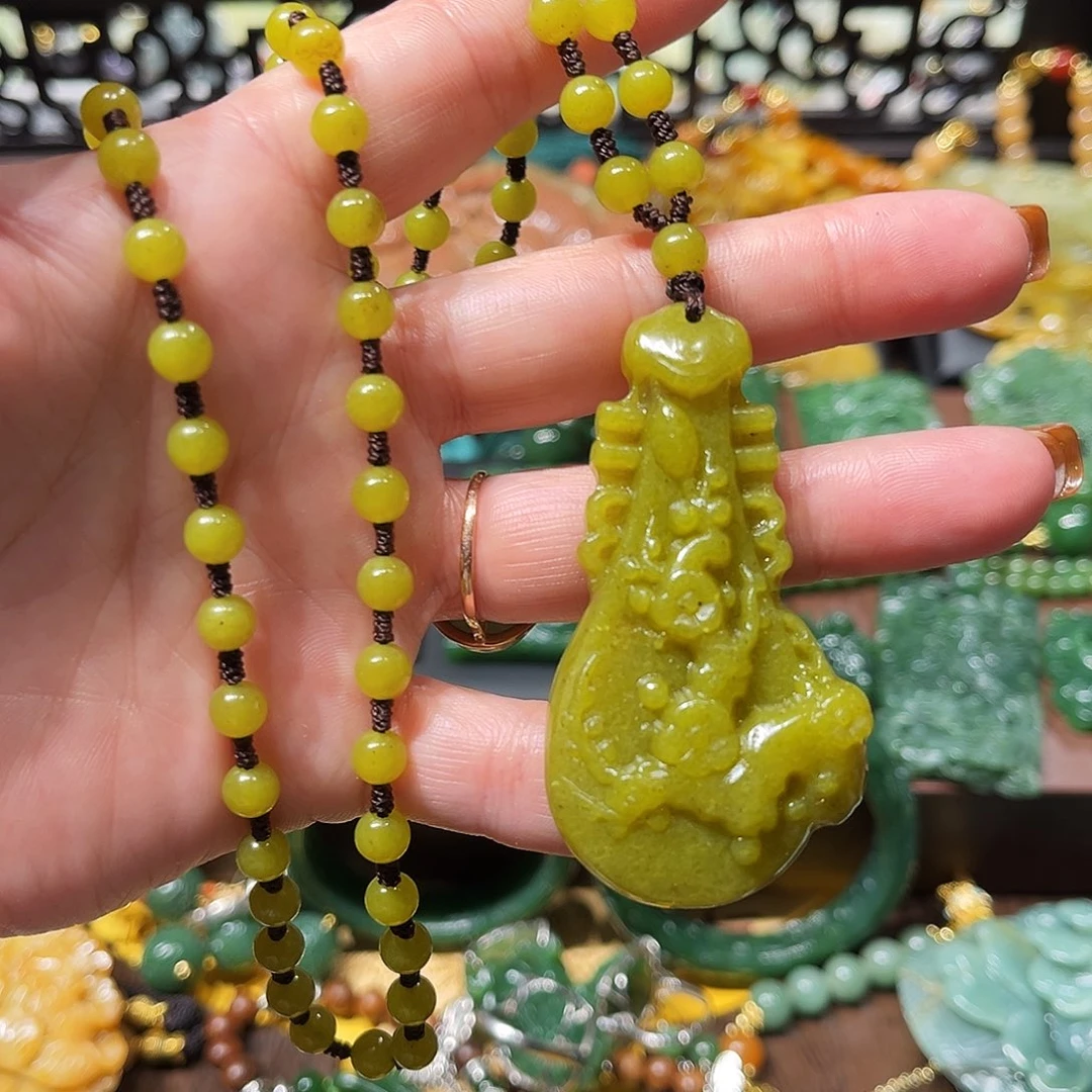 未镶嵌蛇纹石玉吊坠