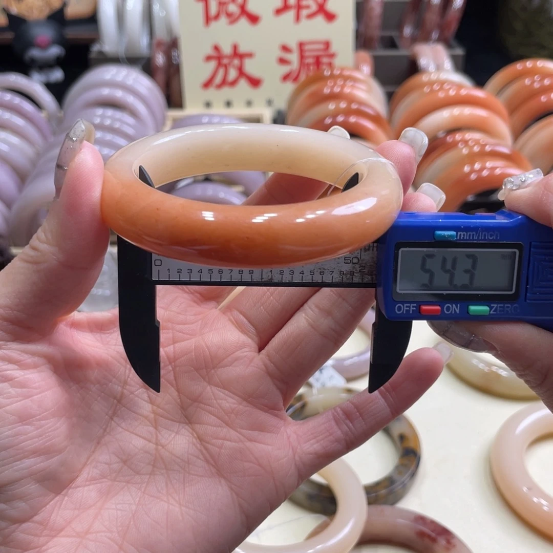 未镶嵌手镯石英质玉