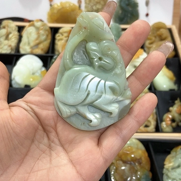 蛇纹石玉挂件未镶嵌