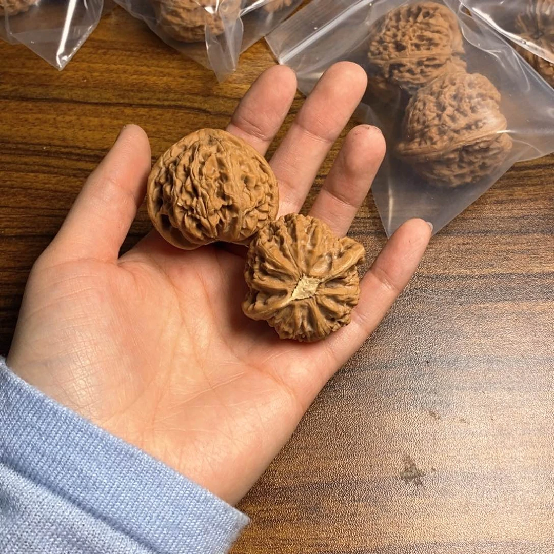 文玩核桃吊坠大**妹宫灯50