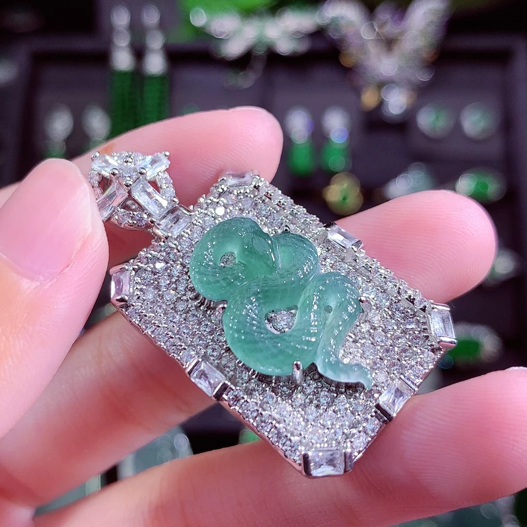 颈饰未镶嵌翡翠天然