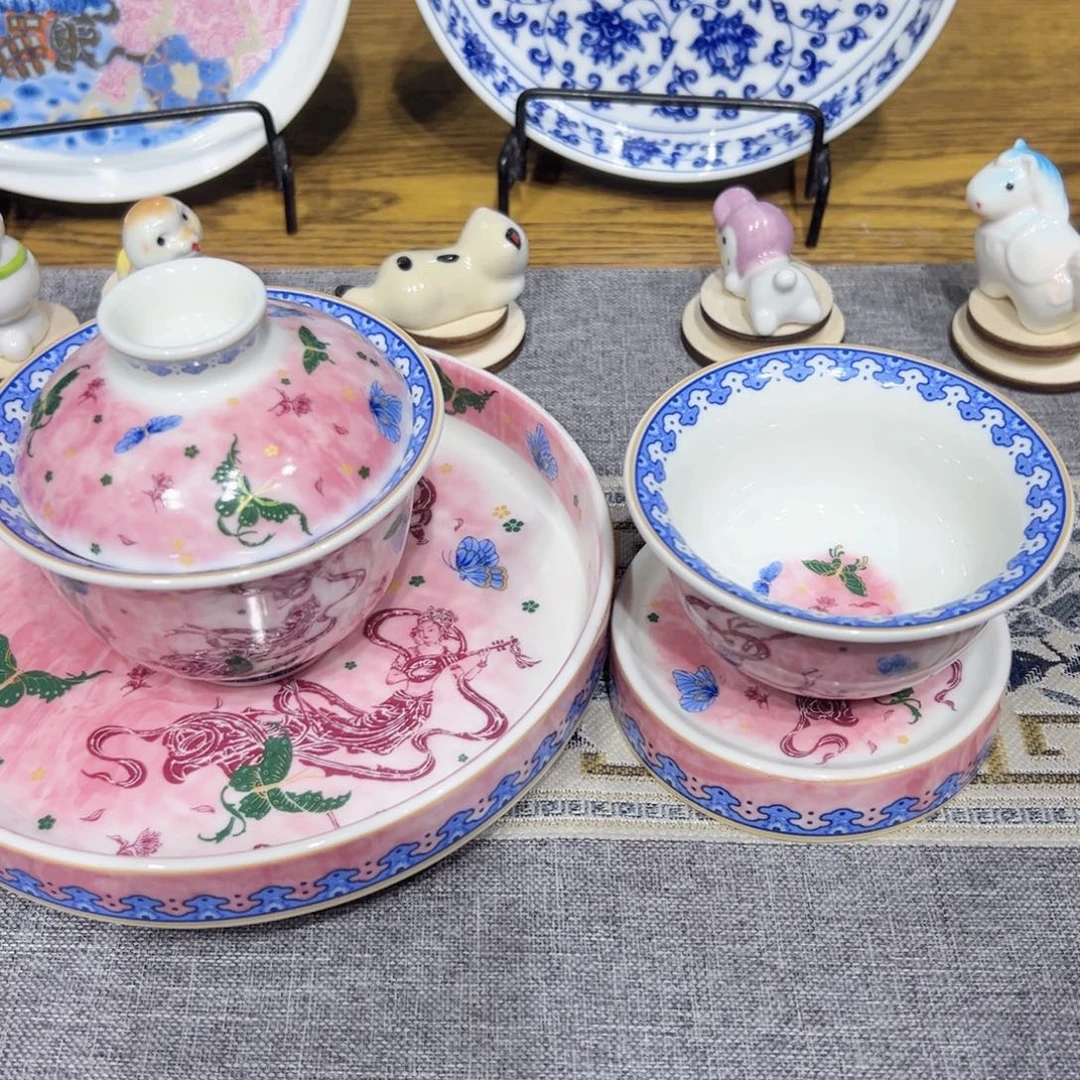 景德镇陶瓷学院等单位联合主办了这次展览