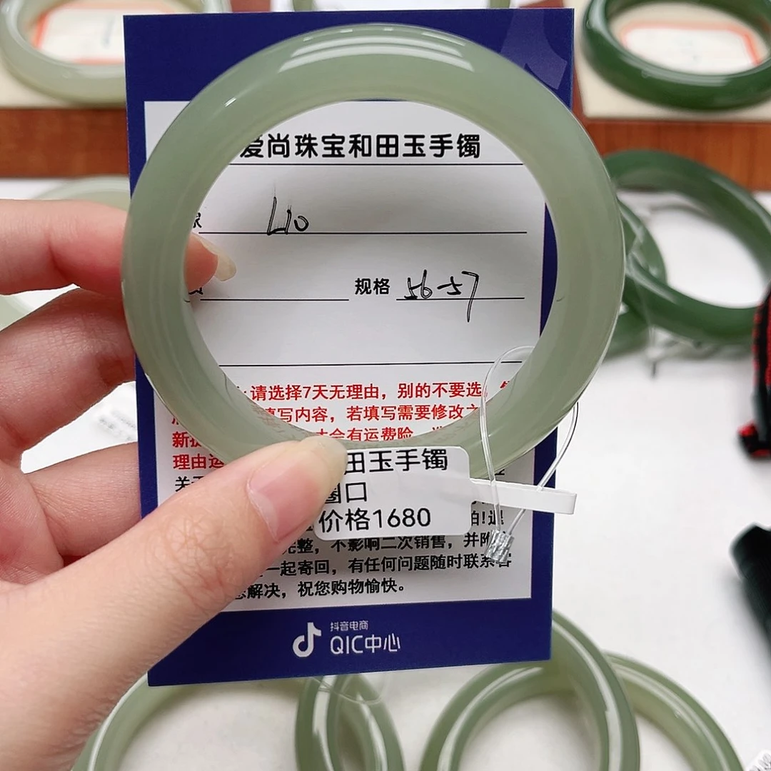 和田玉手镯未镶嵌柒*